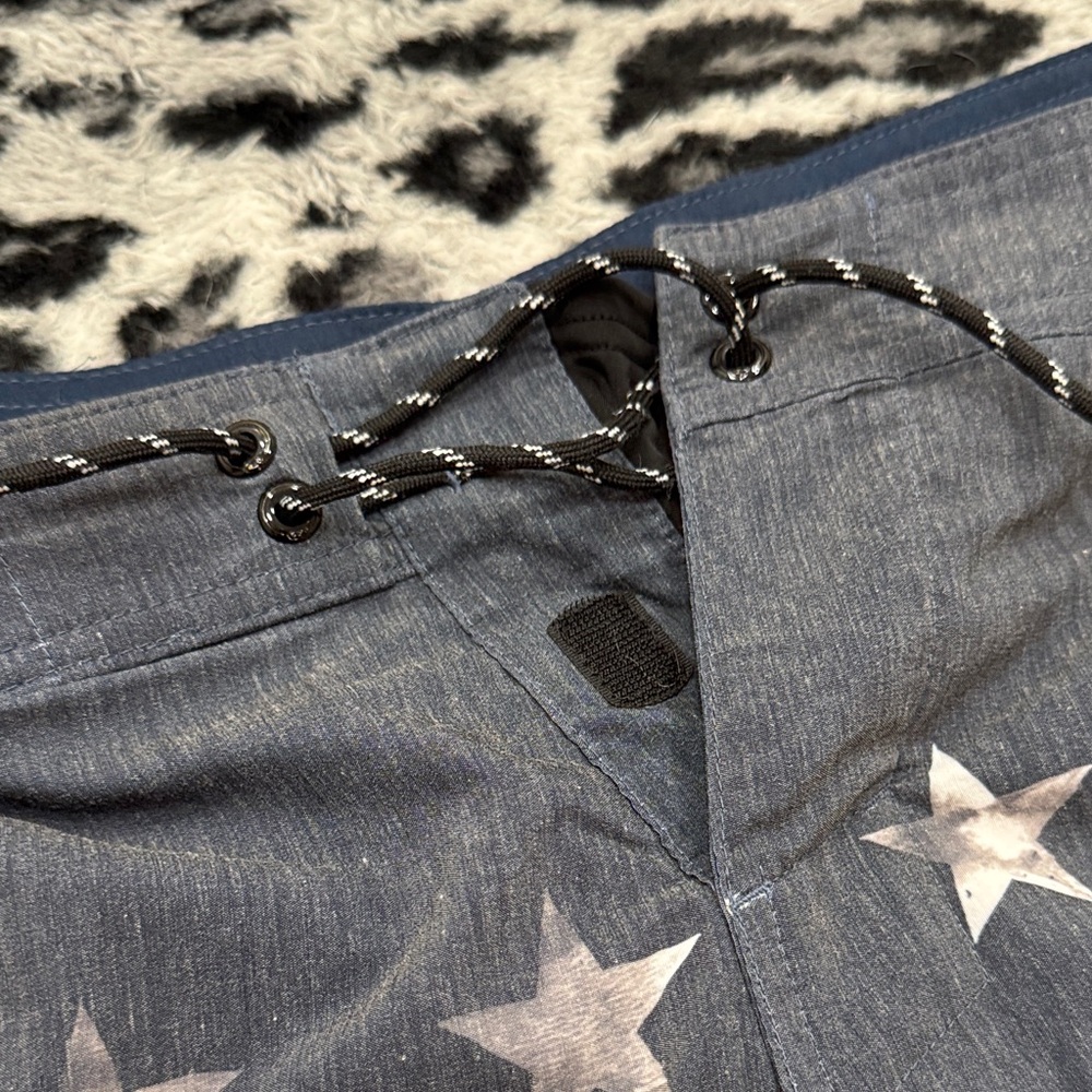 O'Neill Men's Patriotic Red and Navy Board Shorts - Picture 5 of 6